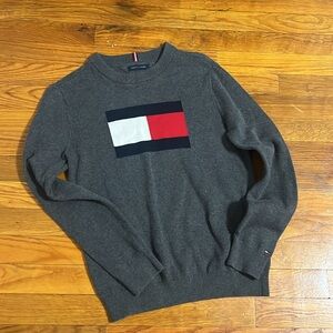 Tommy Sweater 
Like New 
Size M 
Dark Gray